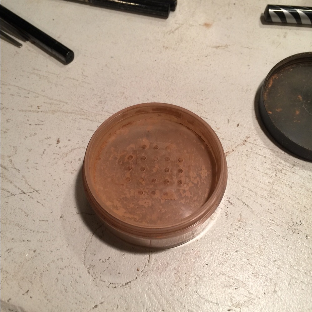 OFRA Translucent Powder Dark - Picture 3 of 3